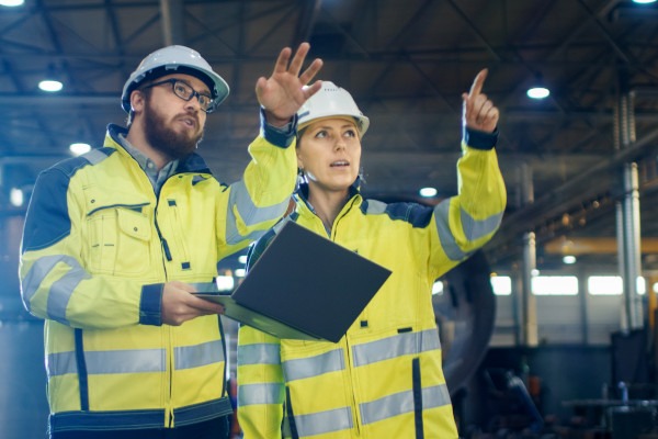 Gefährdungsbeurteilung durch Fachkräfte – Arbeitssicherheit in der Praxis.